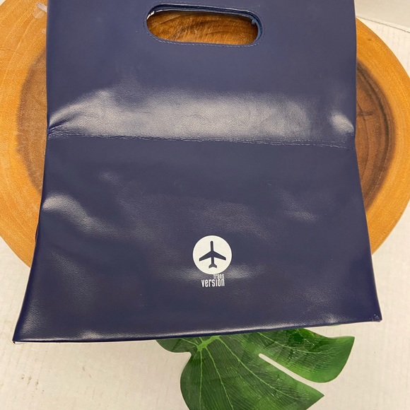 Retired TransVersion Travel tote Clutch Bag - Picture 3 of 13